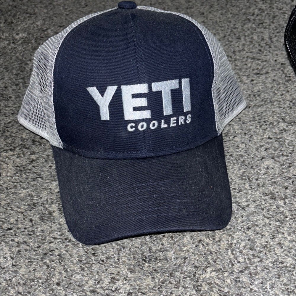 ✨YETI Coolers Navy and Gray Cap✨